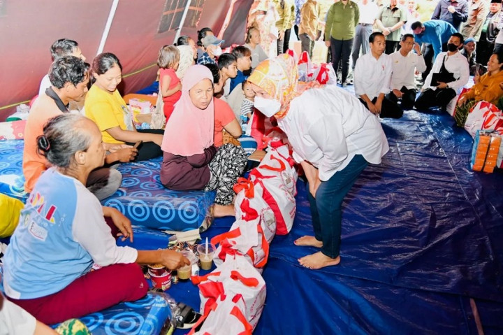 Presiden Joko Widodo telah memerintahkan Menteri BUMN Erick Thohir dan Penjabat Gubernur DKI Jakarta Heru Budi Hartono segera merelokasi tempat tinggal korban kebakaran dalam satu atau dua hari.