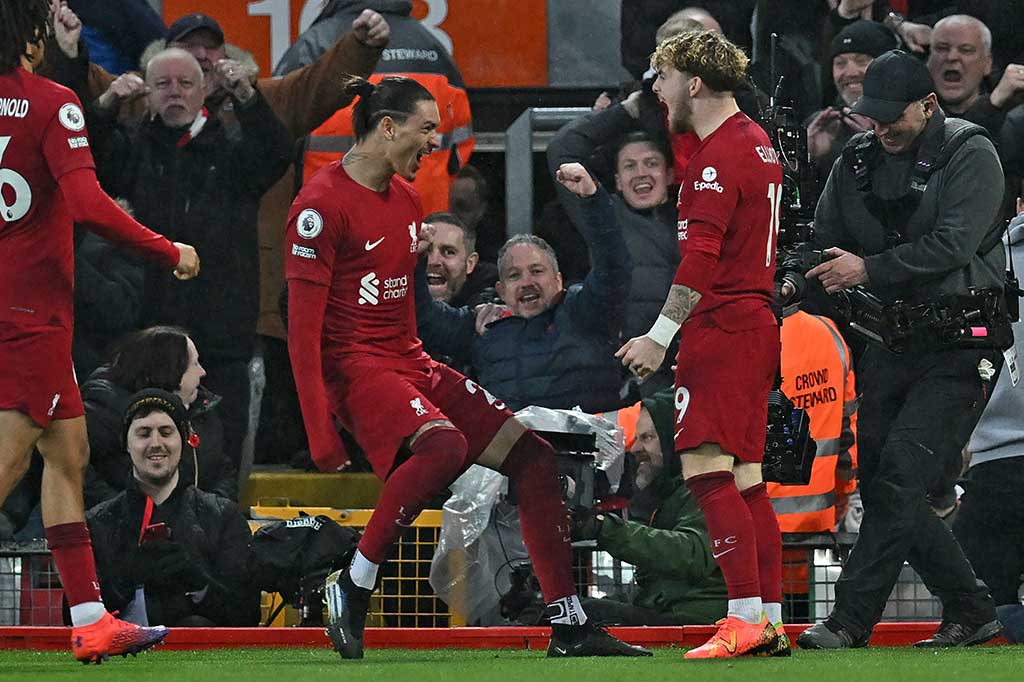 Tidak butuh waktu lama bagi Liverpool untuk menambah keunggulan di babak kedua atau tepatnya menit ke-47 lewat sundulan Darwin Nunez menyelesaikan umpan matang Harvey Elliott ke kotak penalti. Skor menjadi 2-0.