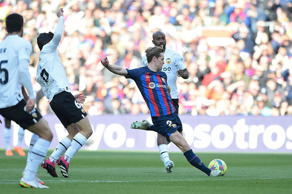 Selepas jeda, Barcelona mendapat peluang emas untuk menambah keunggulan usai mendapatkan hadiah penalti pada menit ke-53 karena pemain Valencia melakukan handball di kotak terlarang.