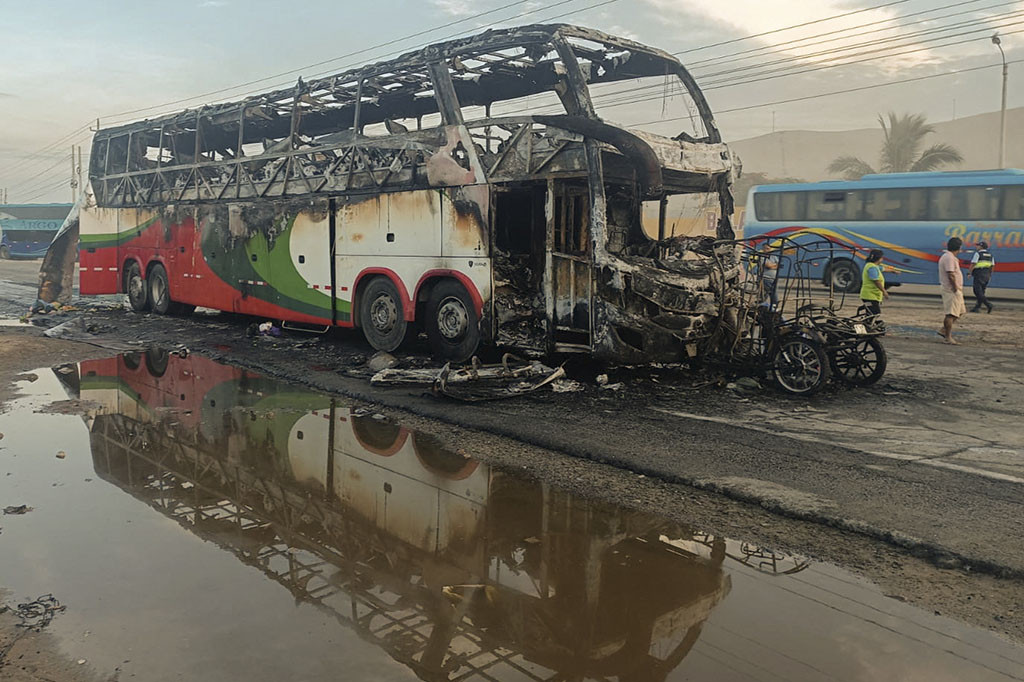Setidaknya 13 orang tewas dalam kecelakaan antara bus dan ojek di Peru pada Minggu, 5 Maret 2023, kata jaksa penuntut umum.