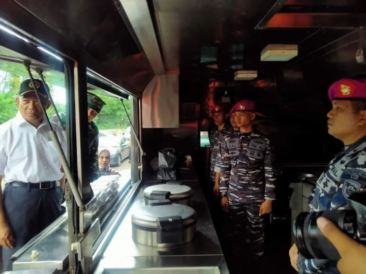 Kendaraan dapur lapangan Yonbekpal 1 Mar beroperasi sejak Minggu, 05 Maret 2023 dan diawaki dua tim dapur lapangan dipimpin oleh Danton Durlap (Dapur Lapangan) Letda Mar Utomo Puji Raharjo, dimana tiap tim Durlap bertugas mengolah bahan makanan dalam jumlah besar untuk para pengungsi dan personel Korps Marinir TNI AL yang bertugas di lokasi musibah kebakaran.