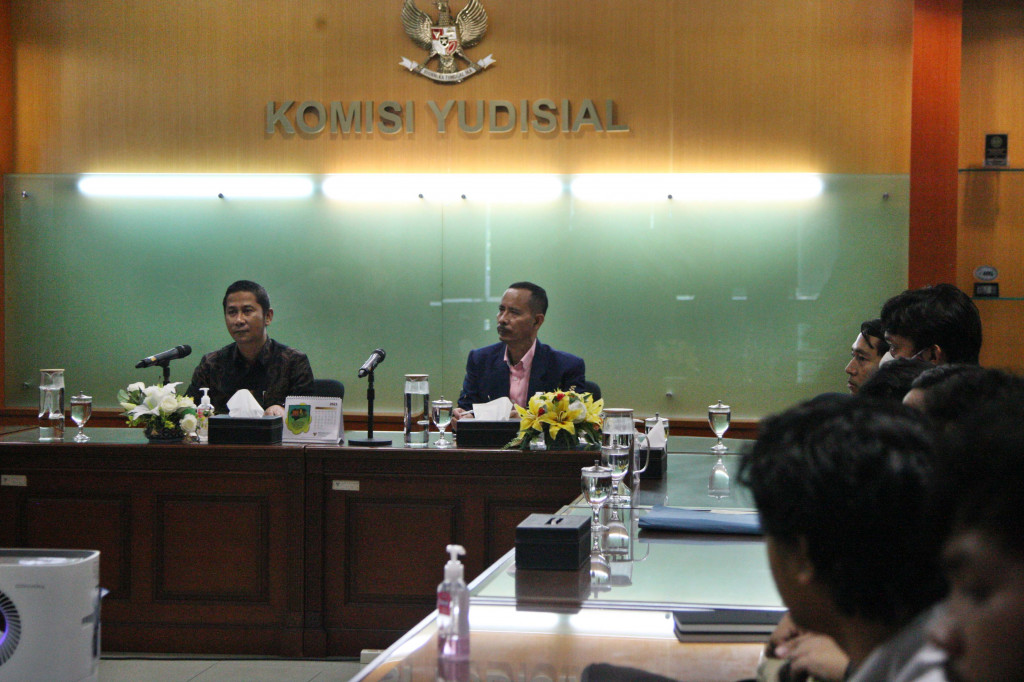Komisi Yudisial (KY) RI menegaskan akan memeriksa dugaan pelanggaran Kode Etik dan Pedoman Perilaku Hakim (KEPPH) Majelis Hakim Pengadilan Negeri Jakarta Pusat terkait putusan penundaan pemilihan umum (pemilu).