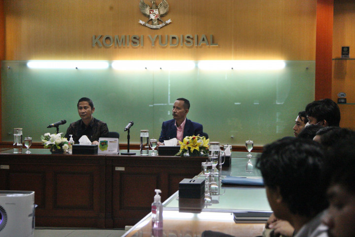 Komisi Yudisial (KY) RI menegaskan akan memeriksa dugaan pelanggaran Kode Etik dan Pedoman Perilaku Hakim (KEPPH) Majelis Hakim Pengadilan Negeri Jakarta Pusat terkait putusan penundaan pemilihan umum (pemilu).