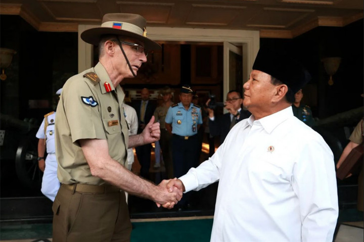 Menteri Pertahanan Prabowo Subianto menerima kunjungan kehormatan Panglima Angkatan Bersenjata Australia (Australian Chief of the Defence Force) General Angus Campbell di Kemhan Jakarta, Senin, 6 Maret 2023.