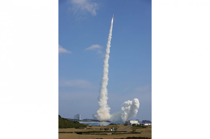 Peluncuran pada pukul 10.37 waktu setempat dari Tanegashima Space Center di barat daya Jepang awalnya tampak sukses. Pemisahan tahap pertama berjalan sesuai rencana, tetapi segera setelah itu muncul tanda-tanda masalah.