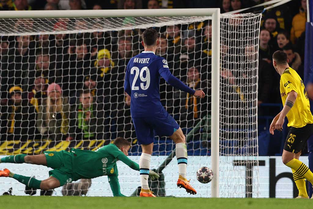 The Blues sempat mencetak gol pada menit ke-38 lewat Kai Havertz. Gol tersebut dianulir karena Raheem Sterling sudah berada dalam posisi offside saat melepaskan tembakan, yang kemudian ditepis kiper sebelum disambar Havertz.