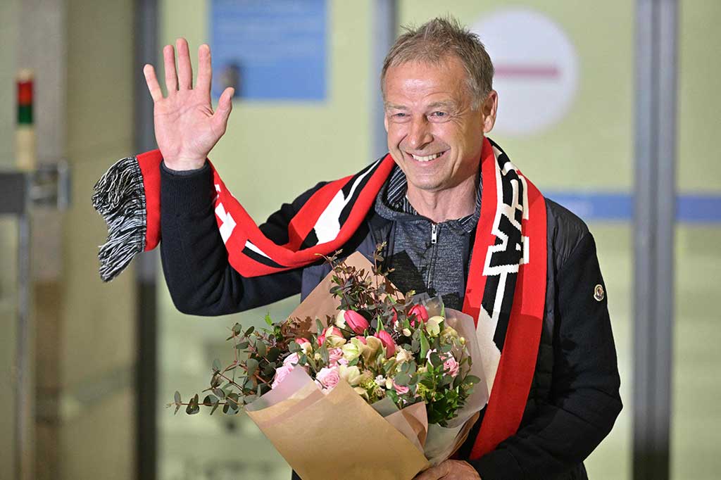 Pelatih kepala baru Korea Selatan Jurgen Klinsmann tiba di Bandara Internasional Incheon, Seoul, Rabu, 8 Maret 2023. Dia menyatakan tujuan melatih Taeguk Warriors adalah untuk memenangkan Piala Asia.