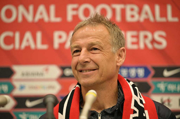 Mantan pelatih Jerman, Bayern Munich dan Amerika Serikat itu menggantikan Paulo Bento, yang membawa Timnas Korsel ke babak 16 besar Piala Dunia di Qatar, di mana mereka dikalahkan 4-1 oleh Brasil.