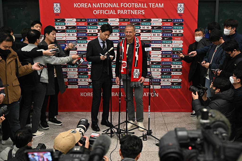 Pertandingan pertamanya bersama Korsel adalah laga persahabatan melawan Kolombia pada 24 Maret mendatang.