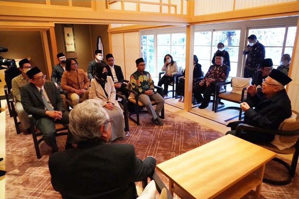 Wapres Ma’ruf Amin menerima audiensi Pengurus Cabang Istimewa Nahdlatul Ulama (PCINU) Jepang di Ruang Shikinoma, Hotel The Mitsui, Kyoto, Jepang, Selasa, 7 Maret 2023.