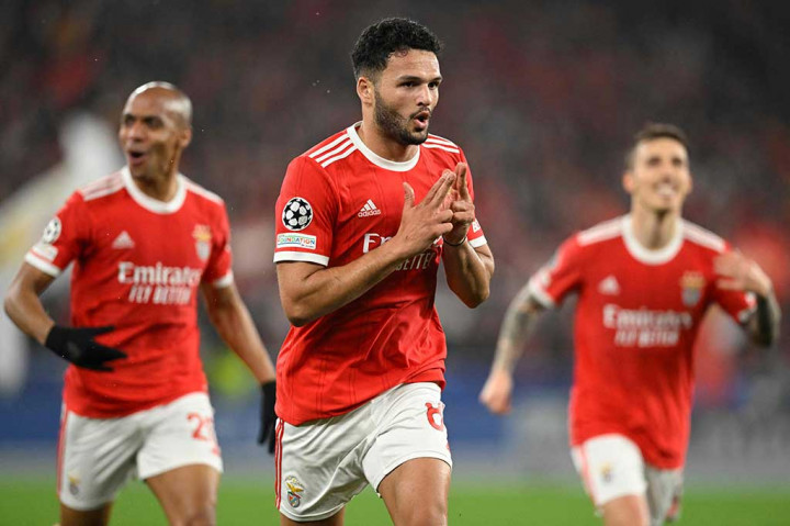 Benfica menggandakan keunggulan pada menit ke-45+2. Mario memberikan umpan terobosan ke Ramos di kotak penalti sebelum melewati tiga pemain dan menjebol gawang tim tamu. Skor 2-0 bertahan hingga jeda.