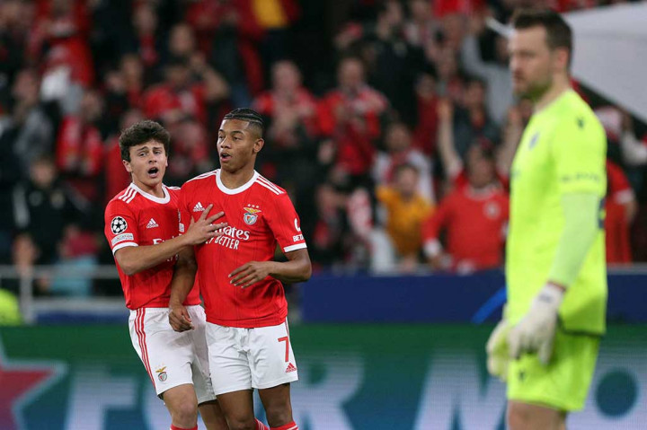 Tujuh menit berselang, David Neres memperbesar keunggulan Benfica menjadi 5-0 pada menit ke-77. Serangan cepat Benfica berhasil dituntaskan pemain sayap Brasil itu dengan tendangan kaki kirinya di kotak penalti.