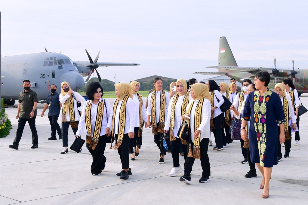 Selepas itu, Ibu Iriana dan para anggota OASE KIM direncanakan menuju Gedung Bagas Raya, Kota Bandar Lampung untuk meninjau Sosialisasi 'Generasi Muda Emas, Bebas Narkoba, dan Peduli Lingkungan'. Di sana, Ibu Iriana dan rombongan akan menyapa dan berdialog dengan para pelajar yang mengikuti kegiatan tersebut.