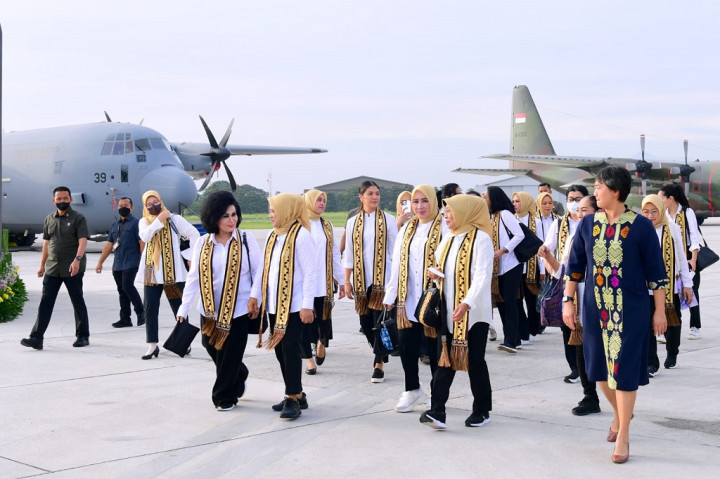 Selepas itu, Ibu Iriana dan para anggota OASE KIM direncanakan menuju Gedung Bagas Raya, Kota Bandar Lampung untuk meninjau Sosialisasi 'Generasi Muda Emas, Bebas Narkoba, dan Peduli Lingkungan'. Di sana, Ibu Iriana dan rombongan akan menyapa dan berdialog dengan para pelajar yang mengikuti kegiatan tersebut.