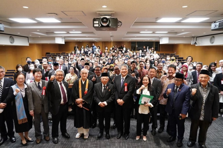 Selain itu, Wapres juga menambahkan bahwa Dialog Lintas Agama di Indonesia merupakan jalan terbaik untuk menyelesaikan dan mengantisipasi berbagai masalah di masa mendatang, baik dalam ranah multilateral, regional maupun bilateral. 