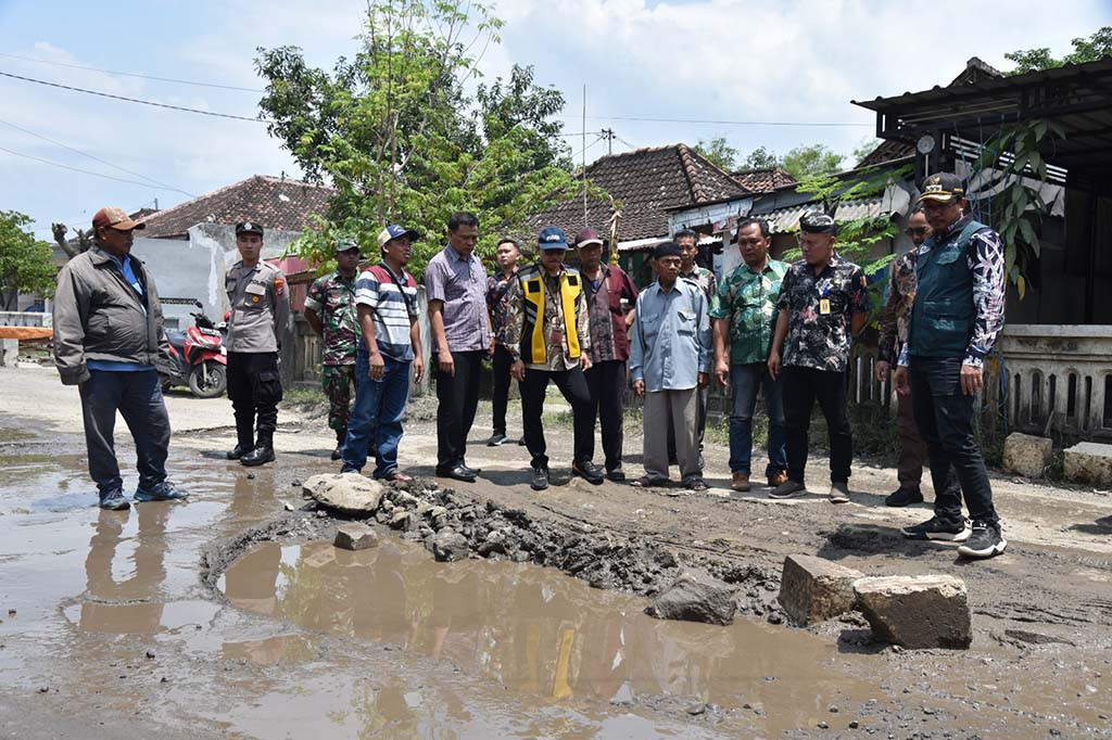 Bupati Sidoarjo Ahmad Muhdlor Ali mengatakan, jalan rusak ringan dan berat dengan panjang 50,58 km itu akan berkurang karena sudah ada yang masuk dalam rencana betonisasi tahun ini. Ia menegaskan proyek jalan beton merupakan program prioritasnya yang akan terus dilanjutkan hingga jalan kabupaten sepanjang 1.021,3 km tersebut layak dilewati.