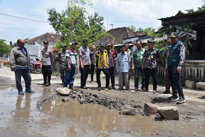 Bupati Sidoarjo Ahmad Muhdlor Ali mengatakan, jalan rusak ringan dan berat dengan panjang 50,58 km itu akan berkurang karena sudah ada yang masuk dalam rencana betonisasi tahun ini. Ia menegaskan proyek jalan beton merupakan program prioritasnya yang akan terus dilanjutkan hingga jalan kabupaten sepanjang 1.021,3 km tersebut layak dilewati.