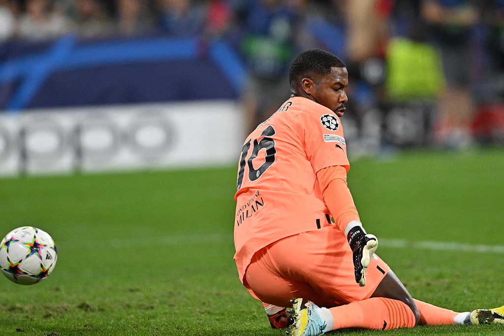 Spurs setidaknya memaksa Mike Maignan melakukan penyelamatan 25 menit dari waktu normal saat ia menepis tendangan Pierre-Emile Hojbjerg.