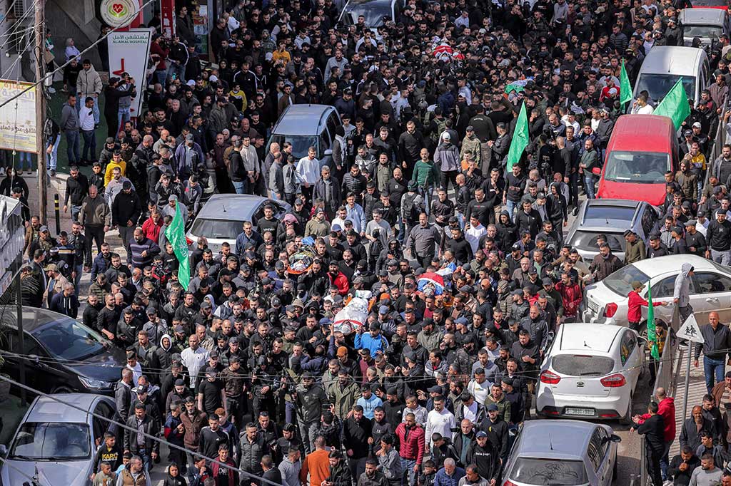 Tentara Israel menyerbu kamp pengungsi di Kota Jenin, Tepi Barat, Selasa, 7 Maret 2023. Serangan itu menewaskan enam warga Palestina, termasuk seorang pria bersenjata Hamas yang dicurigai menembak mati dua orang bersaudara di sebuah permukiman Yahudi di dekat Desa Huwara.