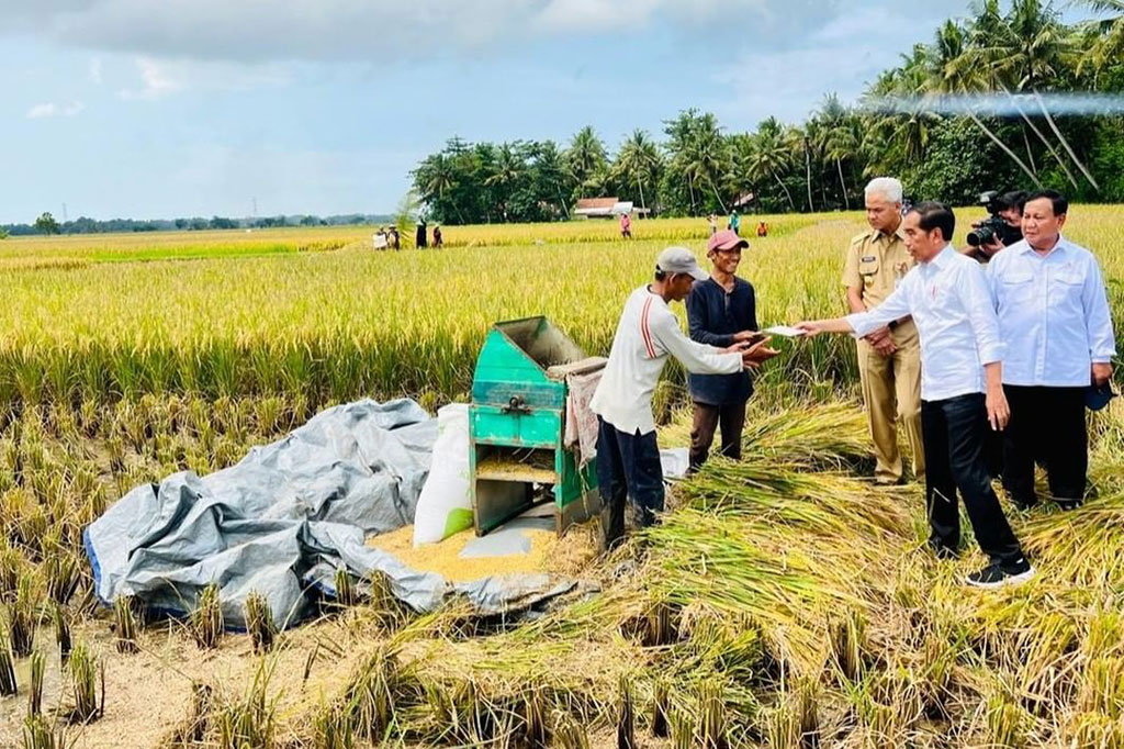 Pada kesempatan tersebut Jokowi mengakui sebagian besar petani yang ia temui mengeluhkan ketersediaan pupuk, terutama pupuk bersubsidi untuk menunjang produksi tanaman. 