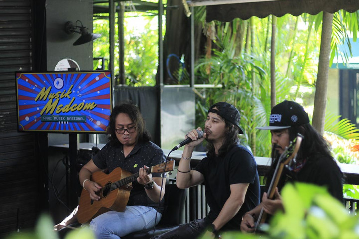 Penampilan dari Trove Band pada acara Musik Medcom.