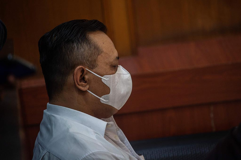 Terdakwa kasus Kanjuruhan Malang Suko Sutrisno divonis 1 tahun penjara dalam sidang lanjutan di Pengadilan Negeri Surabaya, Jawa Timur, Kamis, 9 Maret 2023.
