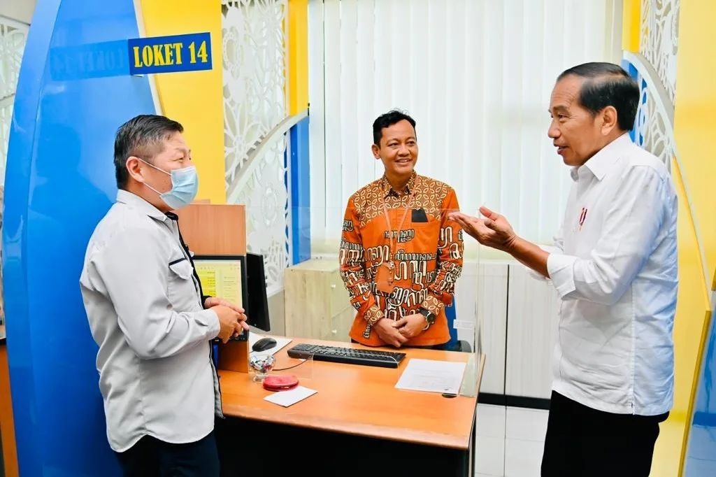 Ia mengatakan dengan menggunakan fasilitas efiling tersebut wajib pajak bisa melakukan penyampaian SPT dari rumah melalui daring. Meski demikian, dikatakannya, tidak sedikit yang sengaja ingin datang ke Kantor Pajak untuk memastikan data yang diisi betul.