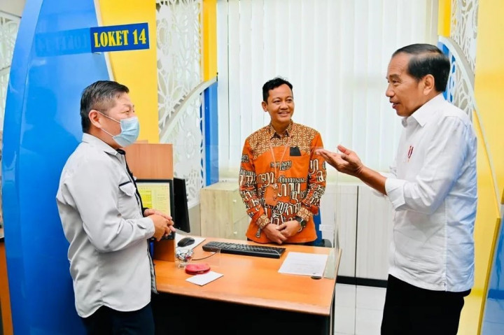 Ia mengatakan dengan menggunakan fasilitas efiling tersebut wajib pajak bisa melakukan penyampaian SPT dari rumah melalui daring. Meski demikian, dikatakannya, tidak sedikit yang sengaja ingin datang ke Kantor Pajak untuk memastikan data yang diisi betul.