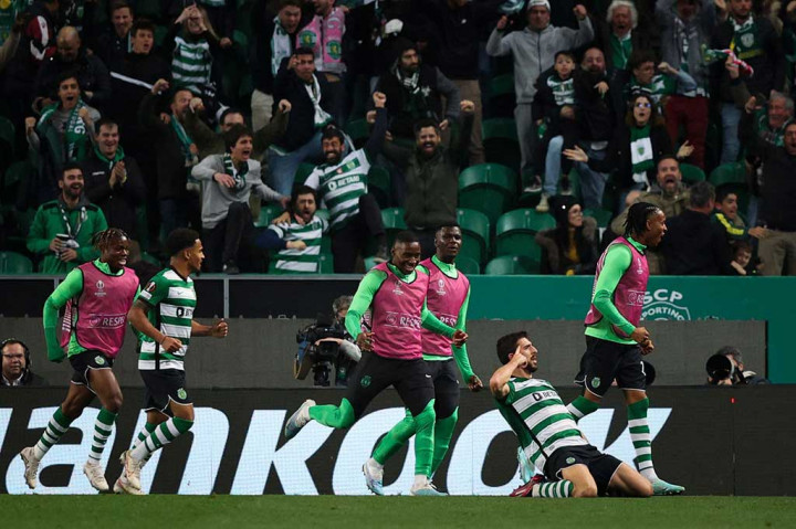 Pada menit ke-55, Sporting berbalik unggul berkat gol Paulinho. Sepakan Goncalves dari jarak dekat masih bisa dihalau Turner, tetapi bola rebound disambar Paulinho ke gawang kosong. Sporting unggul 2-1.
