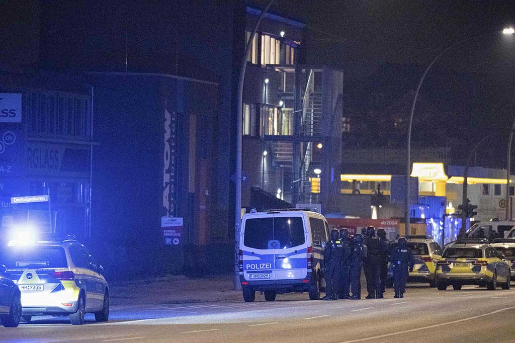 Beberapa orang tewas dalam penembakan di sebuah gereja di Hamburg, Jerman, Kamis, 9 Maret 2023 waktu setempat. Polisi tidak memberikan jumlah pasti, tetapi beberapa media nasional Jerman mengatakan sedikitnya enam orang tewas.