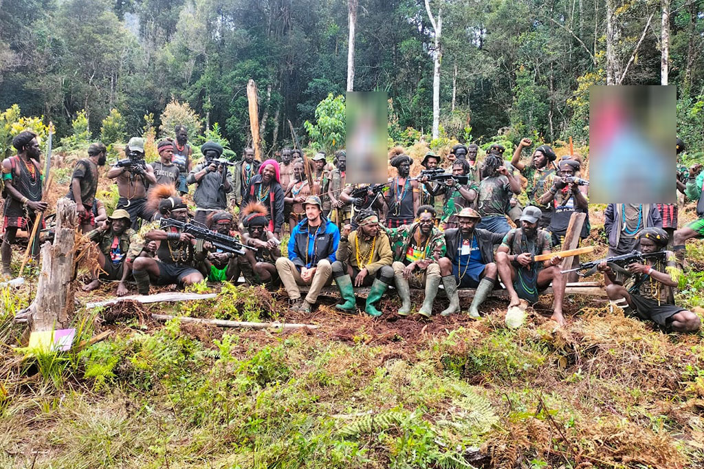 Dikatakan, Satgas Damai Cartenz masih terus melakukan pencarian tanpa batas waktu.