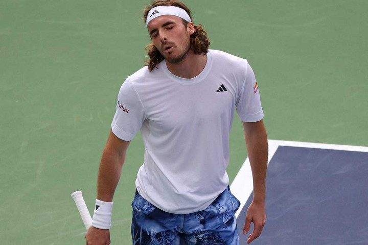 Petenis peringkat tiga dunia asal Yunani Stefanos Tsitsipas harus tersingkir dari Indian Wells setelah dikalahkan petenis Australia yang tidak diunggulkan Jordan Thompson, Sabtu, 11 Maret 2023 WIB.