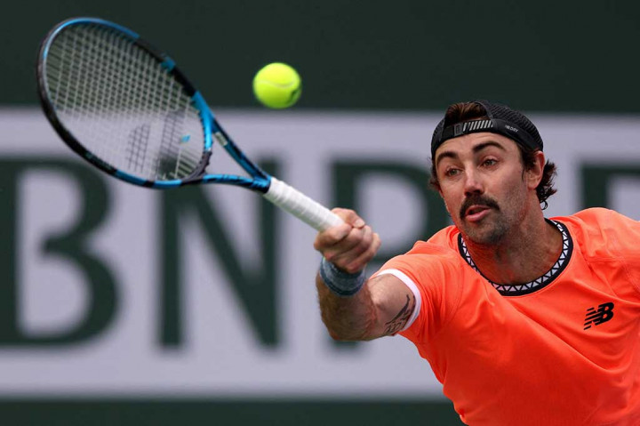 Thompson, peringkat 87 dunia, meraih kemenangan pertamanya atas Tsitsipas dalam tiga pertemuan dan kemenangan keduanya atas 10 pemain teratas dalam kariernya tersebut mengantarkannya ke babak ketiga Indian Wells.