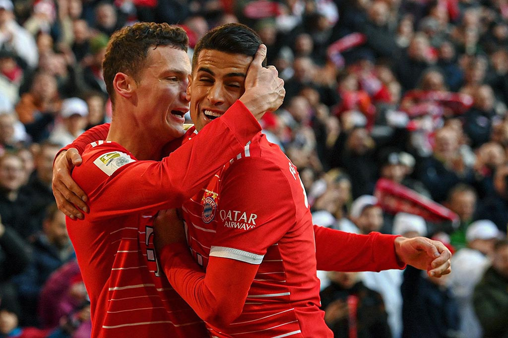 Tiga belas menit berselang Bayern mampu menyamakan kedudukan ketika umpan dari Leroy Sane mampu dikonversi menjadi gol oleh Joao Cancelo sehingga skor berubah menjadi 1-1.