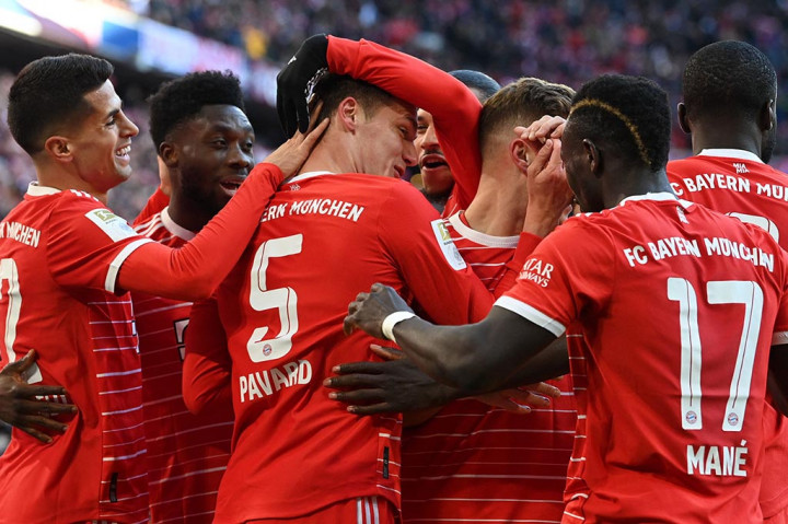 Augsburg berhasil memperkecil ketertinggalan menjadi 3-5 pada menit 90+3 setelah Irvin Cardona mencetak gol setelah menerima umpan dari Ruben Vargas. Skor 5-3 untuk kemenangan Bayern Muenchen bertahan hingga pertandingan usai.