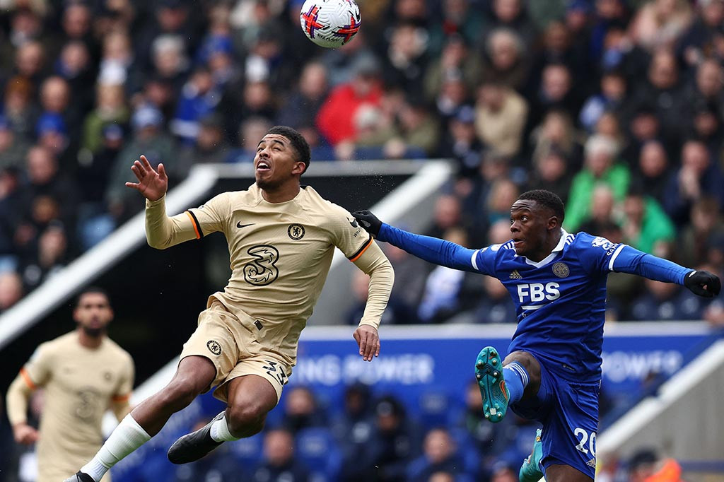 Leicester berhasil menyamakan kedudukan pada menit ke-39. Berawal dari kesalahan Joao Felix, bola bisa direbut dan diberikan ke Patson Daka yang melepaskan tendangan dari luar kotak penalti ke sudut sempit gawang Kepa Arrizabalaga. Kiper asal Spanyol itu gagal menghalaunya dan kedudukan berubah menjadi imbang 1-1.