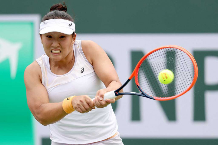 Petenis nomor satu dunia tersebut melewati set pertama dengan memenangi 25 dari 32 poin. Pada set kedua Liu berhasil menyelamatkan satu match point saat dia akhirnya memegang servis di gim terakhir. Namun, Swiatek menutup pertandingan di gim berikutnya setelah 65 menit.
