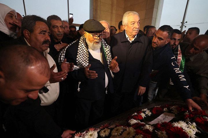 Usai salat di makam Arafat, Shubaki bersumpah akan melanjutkan perlawanan mendiang pemimpin Palestina itu.