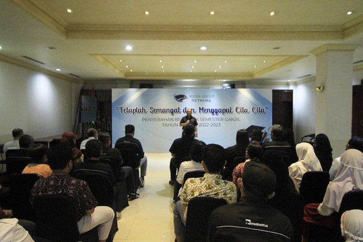 Media Group Network memberikan Beasiswa Bantuan bagi Pendidikan kepada anak-anak dari karyawan Media Group. Acara diselenggarakan di Ruang Rapat Besar Media Indonesia, Kedoya, Jakarta Barat, Selasa,  14 Maret 2023.