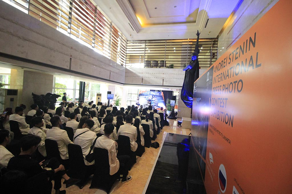 Diskusi foto dalam rangka pameran Kontes Foto Jurnlistik Internasional Andre Stenin digelar di Gedung Grand Studio Metro TV, Kedoya, Jakarta Barat, Selasa, 14 Maret 2023.