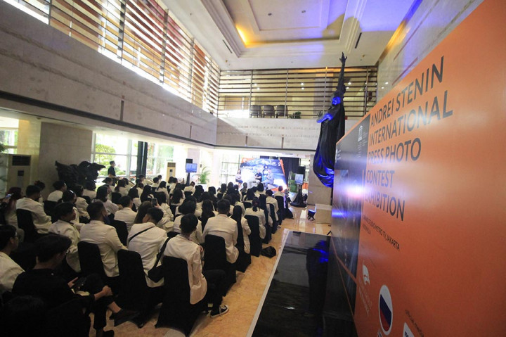 Diskusi foto dalam rangka pameran Kontes Foto Jurnlistik Internasional Andre Stenin digelar di Gedung Grand Studio Metro TV, Kedoya, Jakarta Barat, Selasa, 14 Maret 2023.