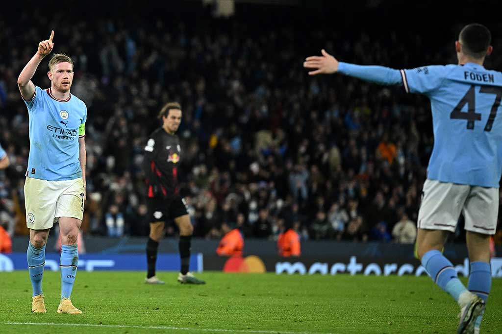 City menyempurnakan kemenangan mereka dengan tujuh gol di masa injury time. Bermula dari tusukan Mahrez dari sisi kanan, pemain sayap Aljazair itu memberikan bola ke De Bruyne yang kemudian melepaskan tendangan dari luar kotak penalti ke pojok kanan atas Blaswich.