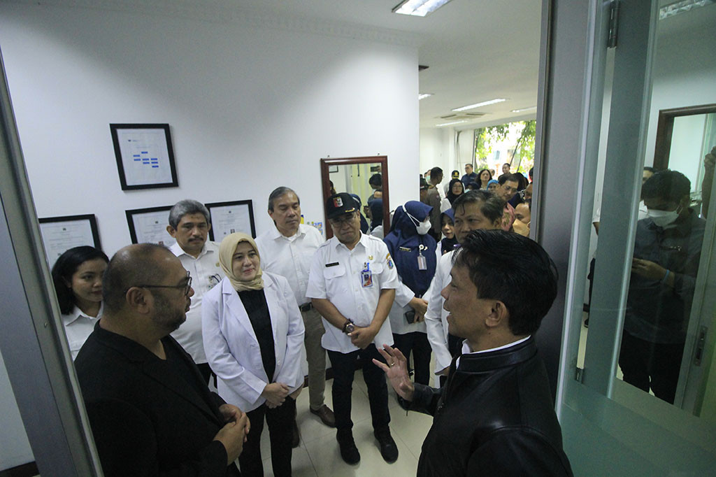 Klinik Pratama Media Group beroperasi dari Senin - Jumat, pukul 09.00 s/d 17.00 WIB dan pukul 18.00 s/d 21.00 WIB.