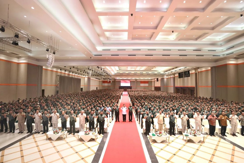 Menteri Pertahanan Prabowo Subianto memberikan pengarahan kepada 2000 Prajurit Bintara Pembina Desa (Babinsa ) TNI AD di Jajaran Kodam III/Siliwangi, Selasa, 14 Maret 2023 di Bandung.