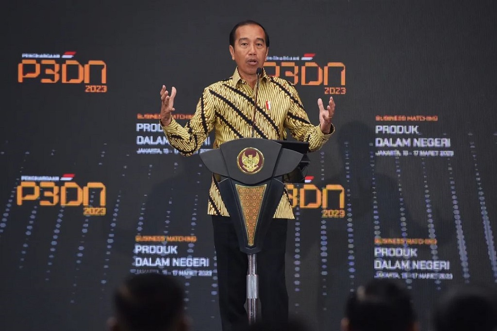 Presiden Joko Widodo meminta agar 3,4 juta produk dalam negeri yang sudah masuk dalam katalog elektronik (e-katalog) pengadaan barang dan jasa dibeli oleh instansi pemerintah, jangan hanya ditonton.
