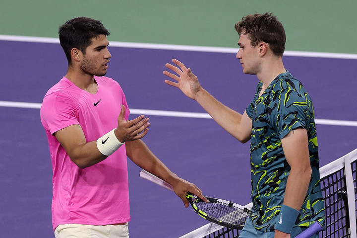 Alcaraz selanjutnya akan menghadapi Felix Auger-Aliassime dalam upayanya untuk kembali ke semifinal turnamen ATP dan WTA Master 1000 itu.