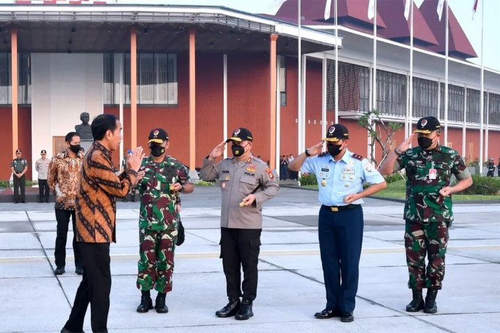 Di Singapura, Presiden Jokowi akan bertemu dengan Perdana Menteri (PM) Singapura Lee Hsien Loong dalam pertemuan Leaders’ Retreat yang akan berlangsung pada siang sampai sore hari nanti.