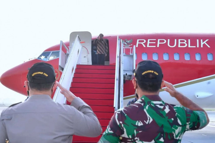 Presiden Joko Widodo berangkat menuju Singapura dari Pangkalan TNI AU Halim Perdanakusuma, Jakarta, dengan menggunakan Pesawat Kepresidenan Indonesia-1 pada Kamis 16 Maret 2023, pukul 07.00 WIB.