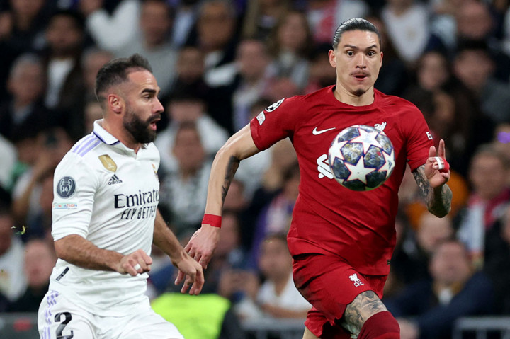 Liverpool berupaya menggebrak di awal laga. Peluang pertama mereka terjadi pada menit ke-6 ketika Mohamed Salah lolos dari penjagaan Antonio Rudiger sebelum memberikan bola ke Darwin Nunez. Sayang tendangannya masih bisa digagalkan kaki kiper Thibaut Courtois.