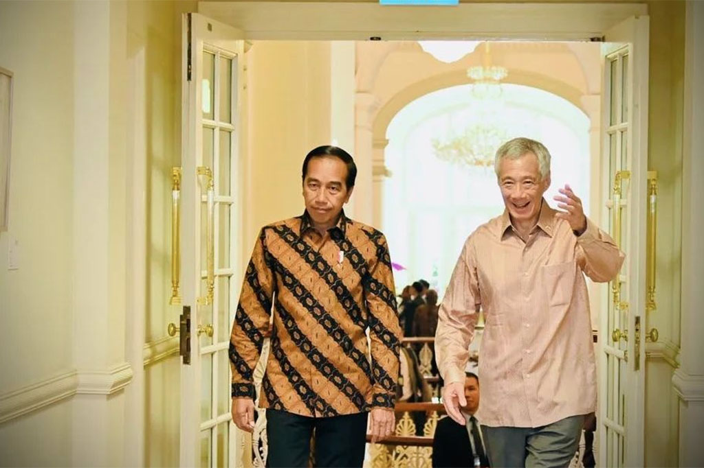 Usai memperkenalkan anggota delegasi kedua negara, Jokowi dan PM Singapura Lee Hsien Loong langsung menuju ke Kantor Perdana Menteri untuk melakukan pertemuan informal.